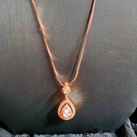 18K Rose Gold & VVSI 2k Diamond & Topaz Necklace - Tear Drop Diamond Color D - Picture 5 of 11